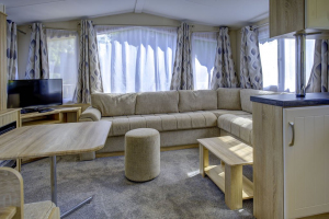 Van-5-4 - Dining Area & Lounge